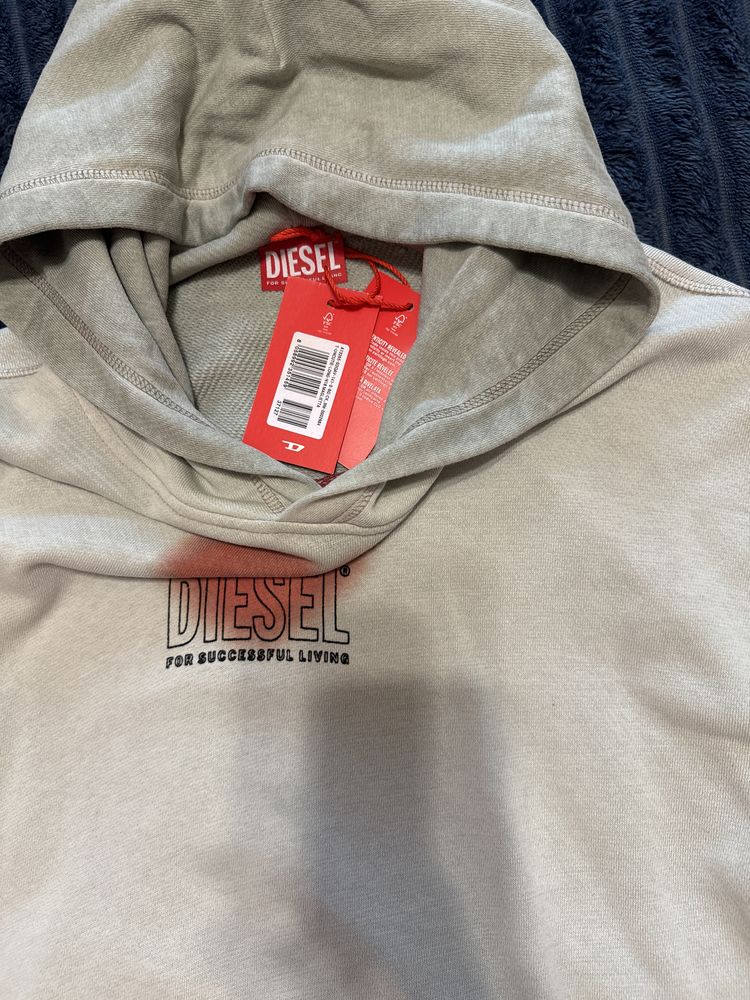 Оригинален Diesel суитчър – унисекс стил и комфорт