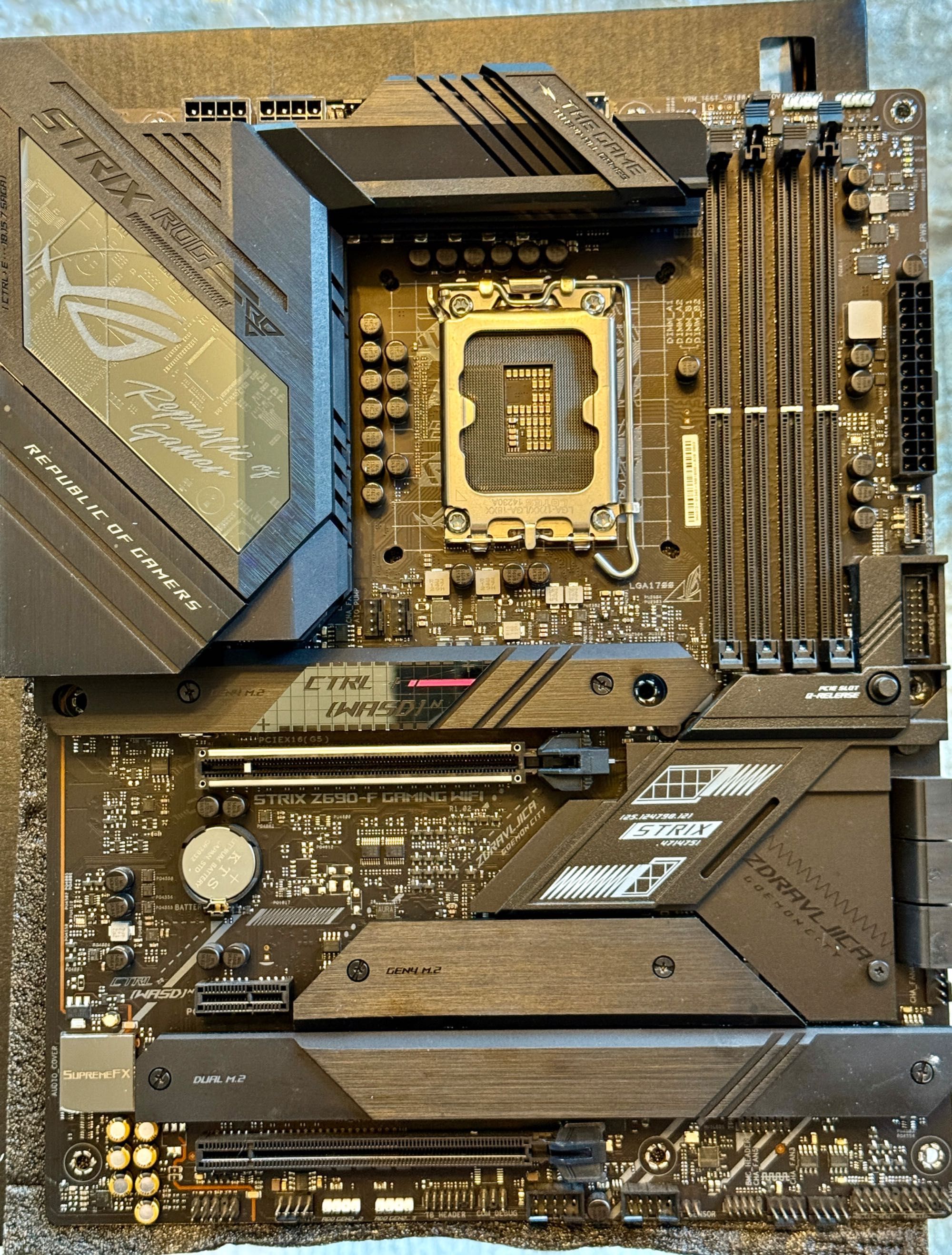 Дънна Платка ASUS ROG Swift Z690-F
