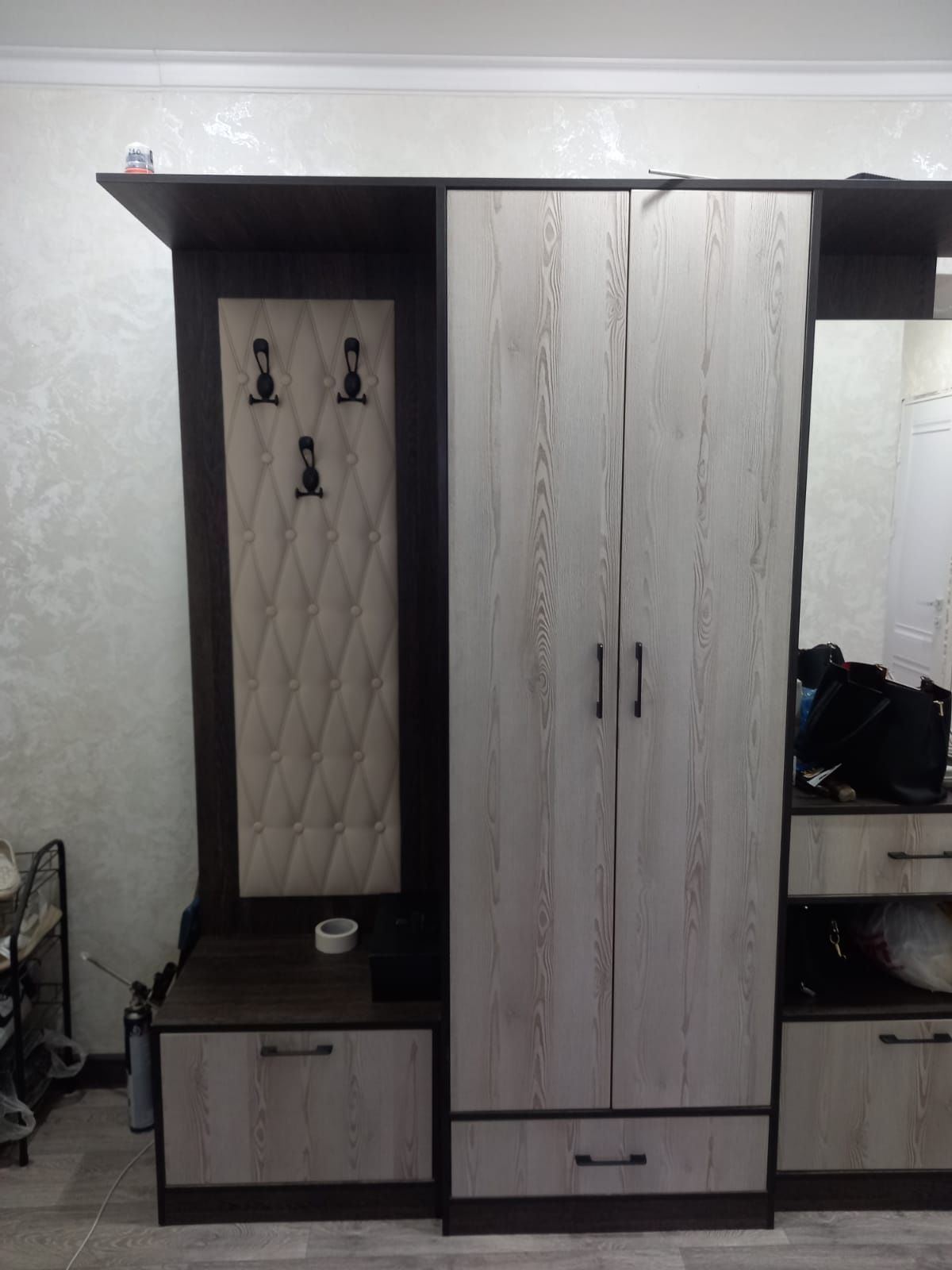 Продам прихожую шкаф