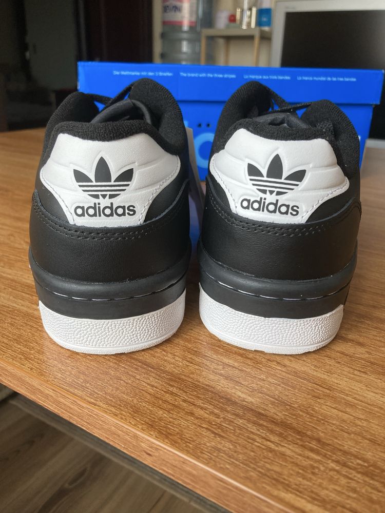 Мъжки оригинални маратонки Adidas