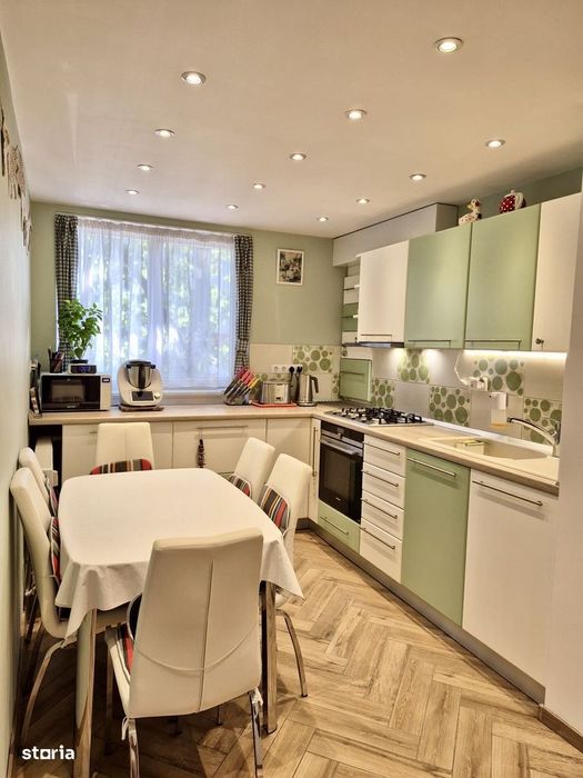 Apartament cu 3 camere superb, garaj si boxa incluse