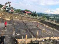Construim case la rosu