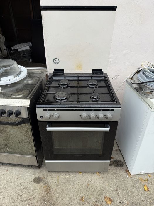 Vand aragaz cu patru ochiuri