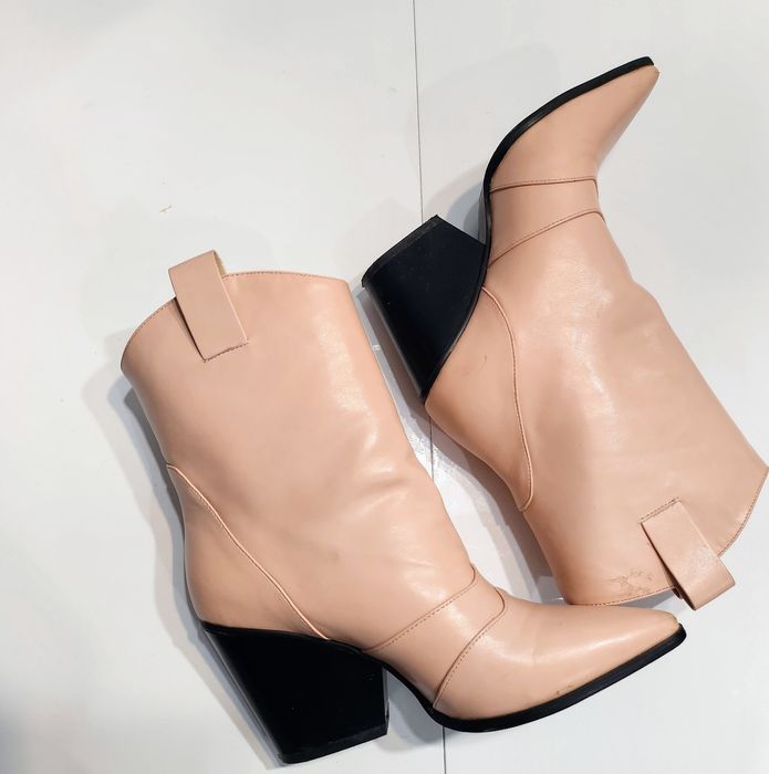 Нежно розовые сапожки для модниц