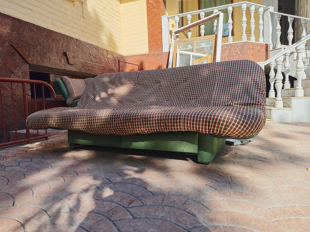 Продам диван и кресла