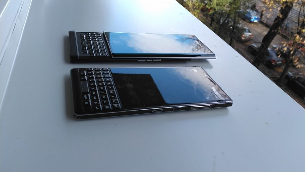 Blackberry Key2  si Blackberry Priv