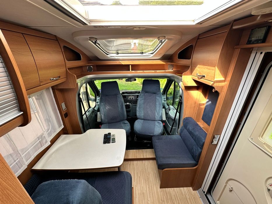 Autorulota Camper LMC Liberty Breezer V654 G,Aer conditionat fața spat
