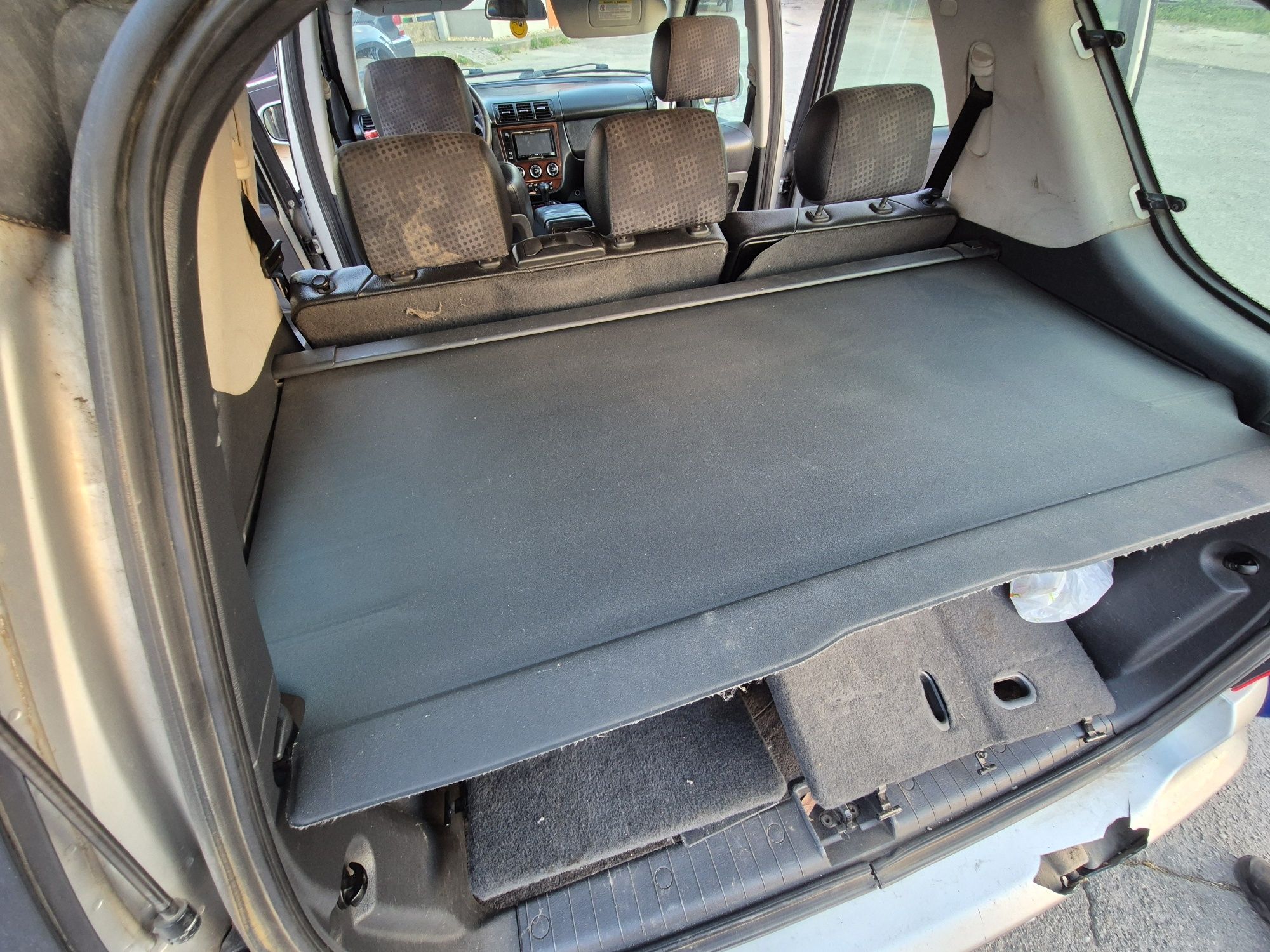 Щора багажник Мерцедес МЛ W163 черна Mercedes ML W163 задна