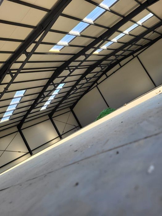 Vând hala metalica 15x25