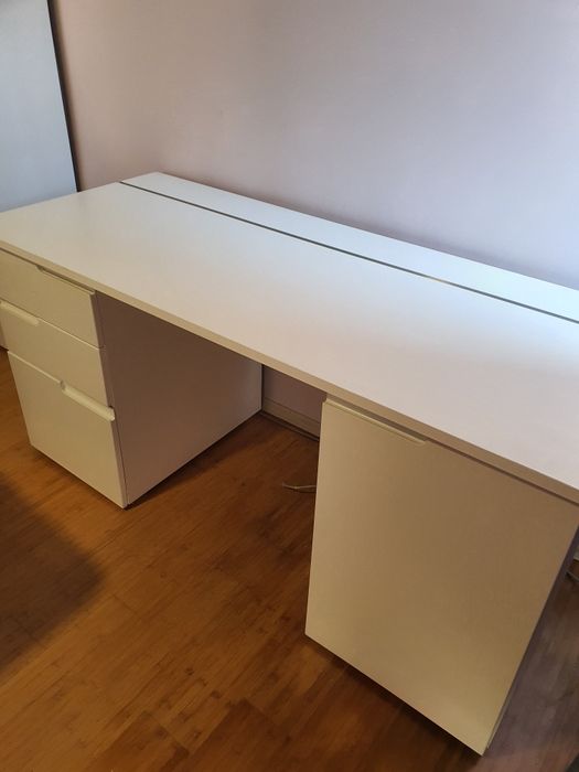 Офис бюро бял гланц