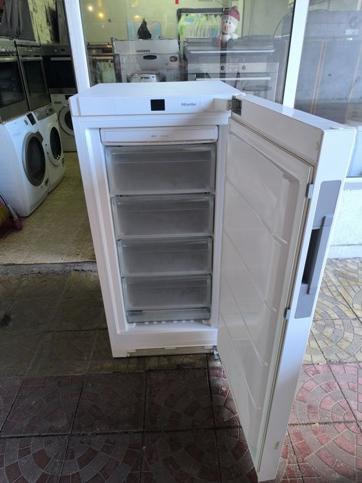 Фризер Miele FN 22263 ws - 194 литра.