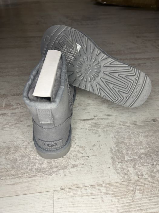 Оригинални ботуши UGG Classic Mini Side Logo II grey