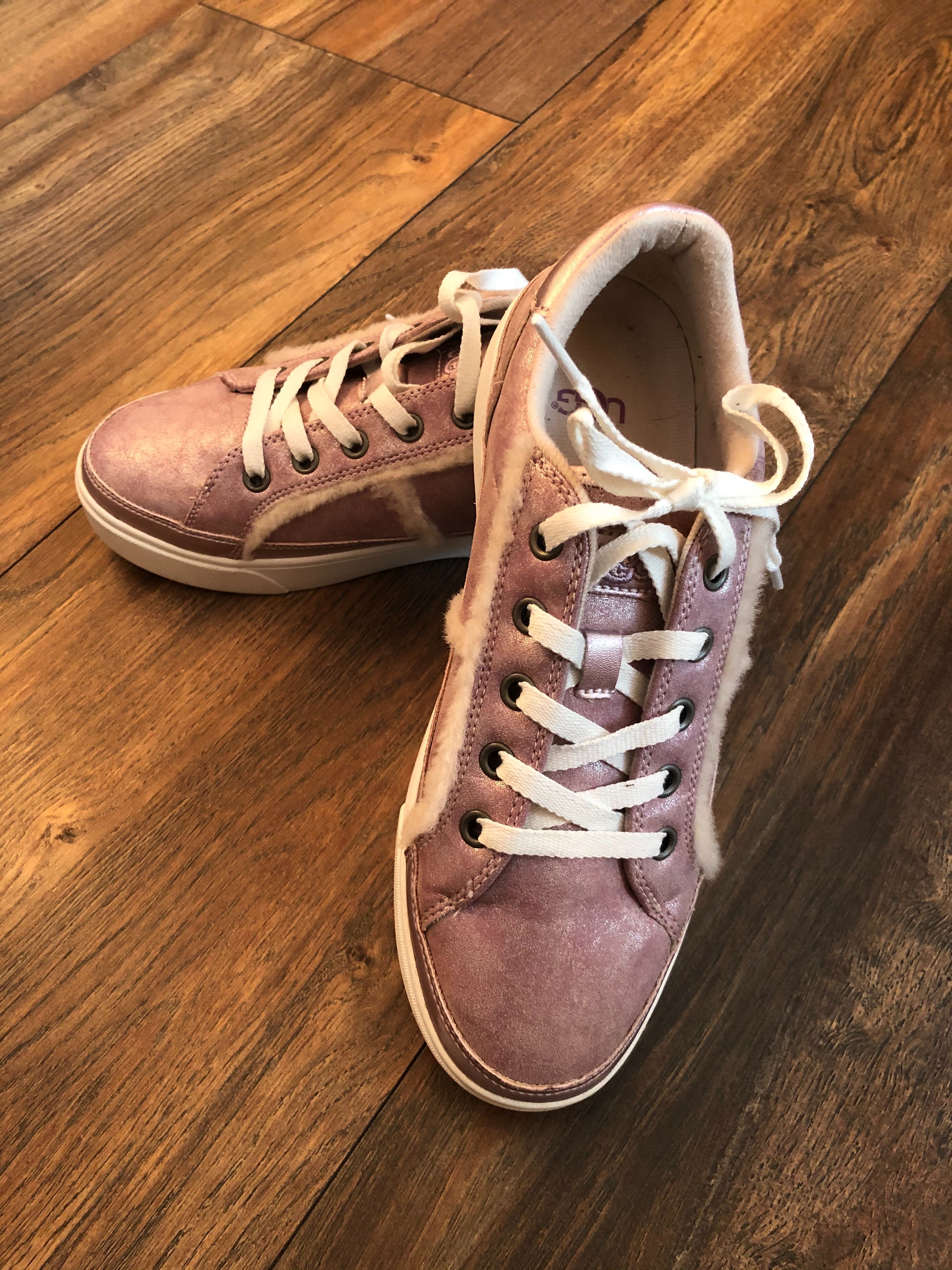 Продавам маратонки UGG