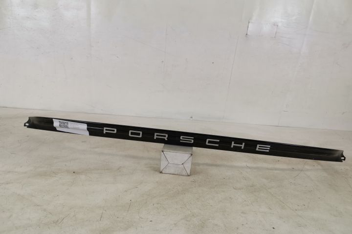 Оригинална декоративна задна емблема / Porsche 718 Boxster 982 , , , ,