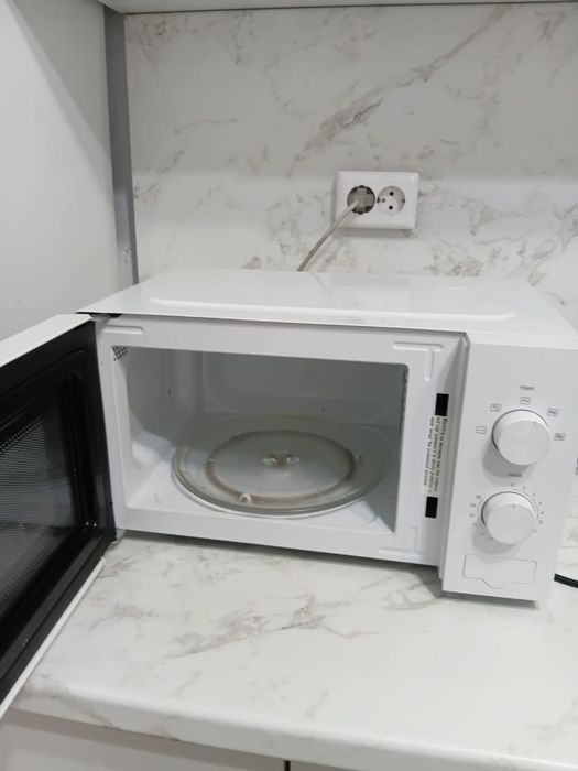 Микроволновка почти новая