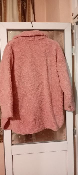 Дамски розово палто, риза.