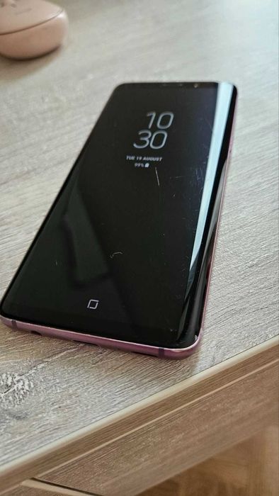 Samsung Galaxy S9 64GB Dual Sim добро състояние, леко счупено на гърба