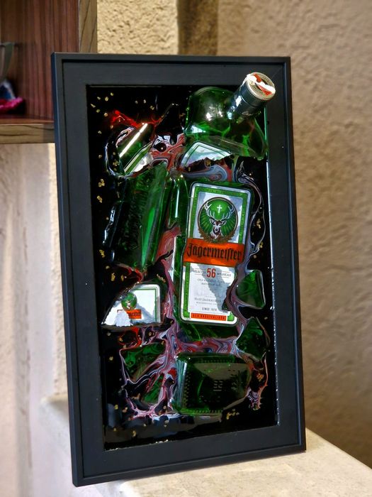 Картина от счупена бутилка jagermeister 
jagermeister