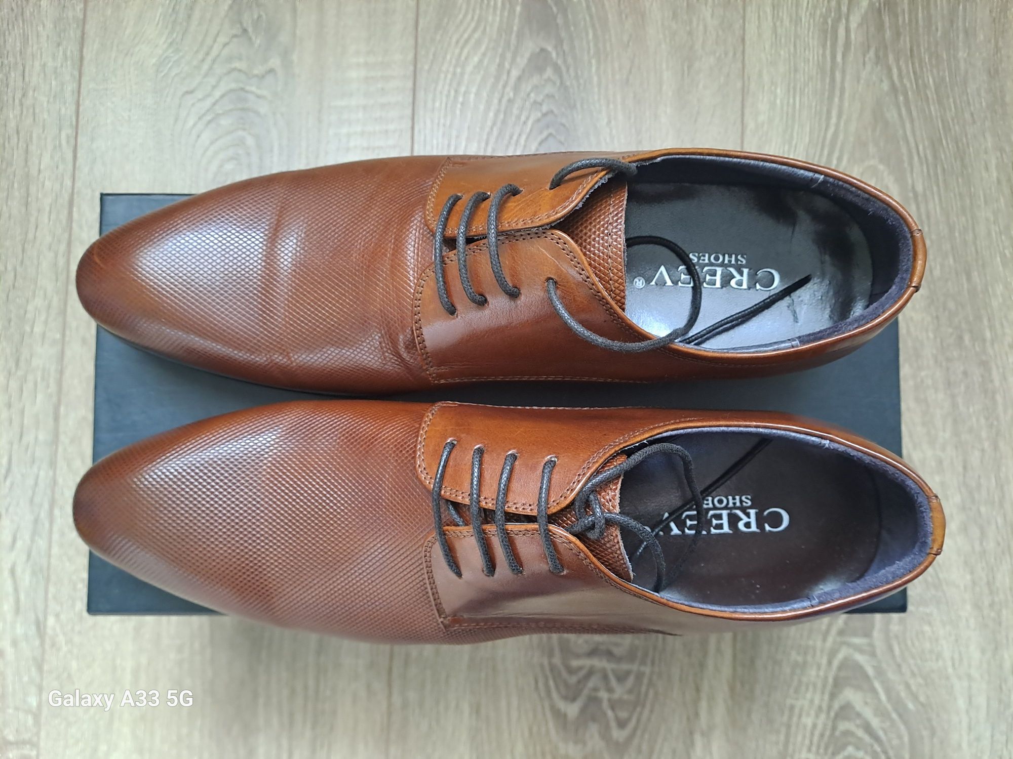 Noi! Vand pantofi din piele pentru bărbați, brand Creev.