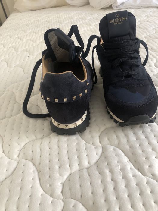 Vand adidasi valentino in conditi ff bune