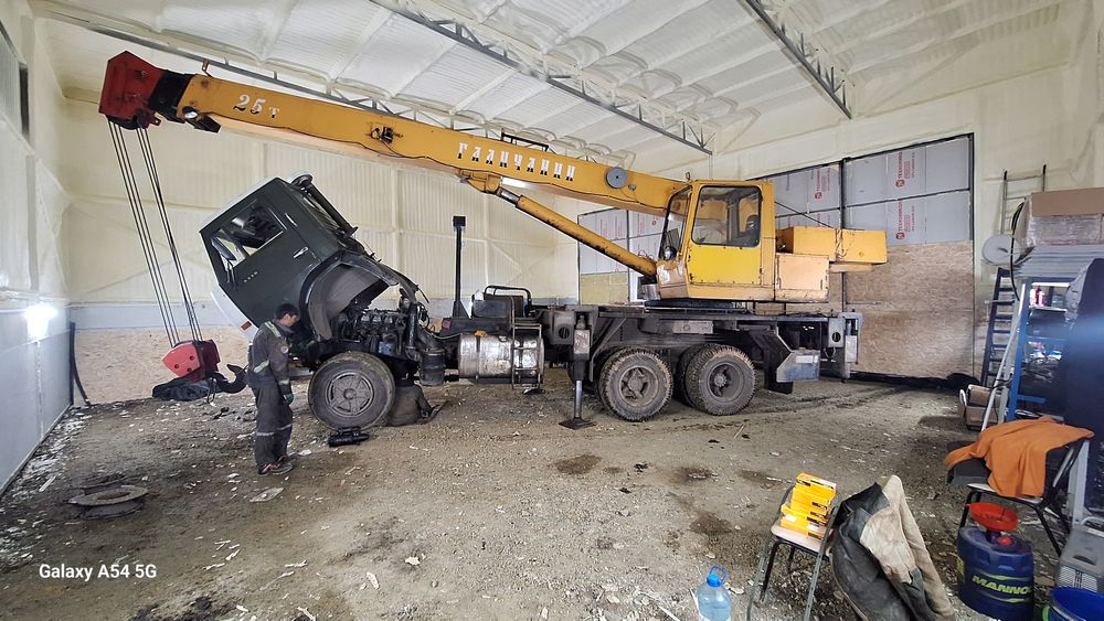 Теплый бокс для стоянки, ремонта спецтехники.