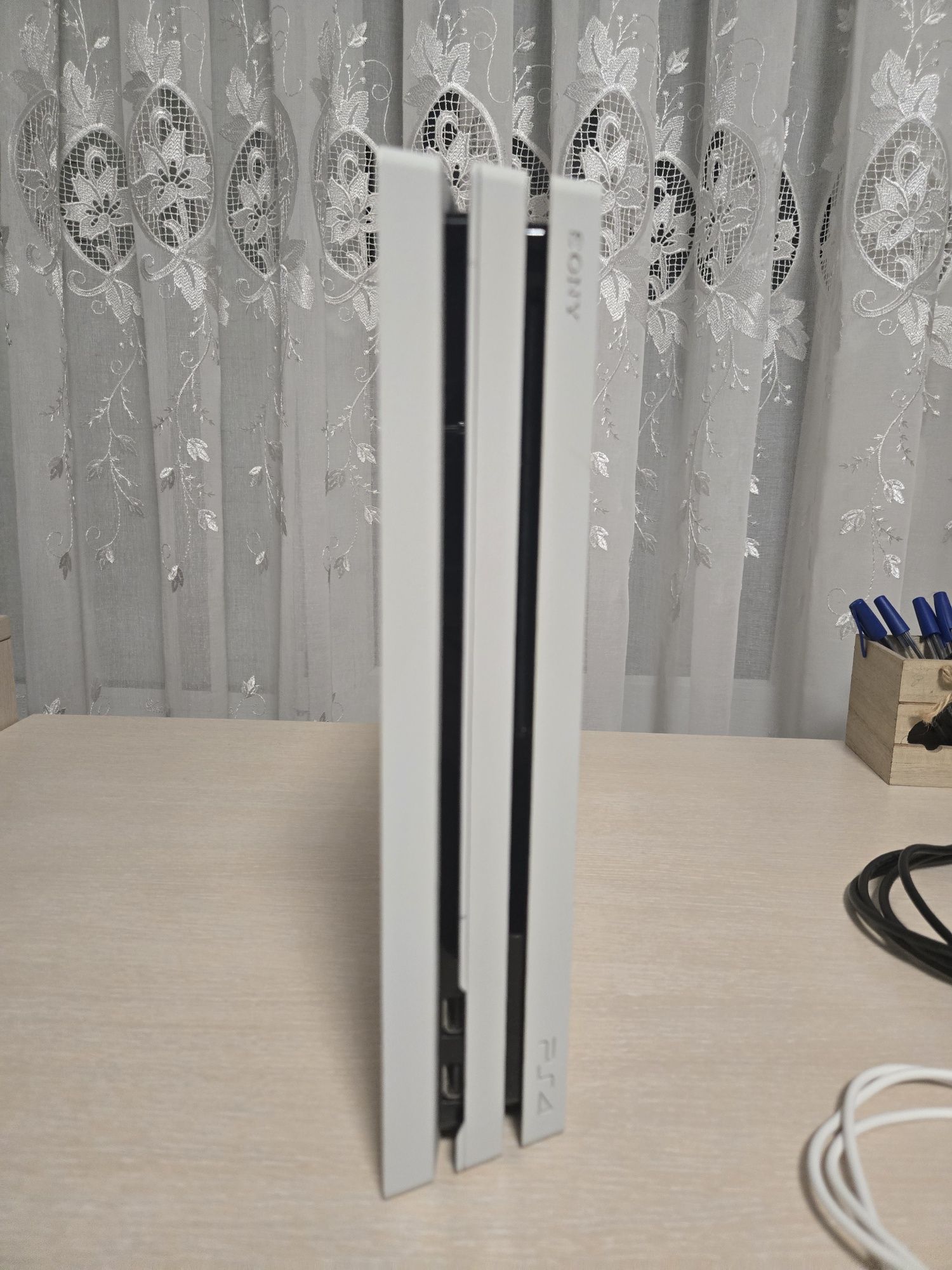 PS 4 Pro White 1 TB