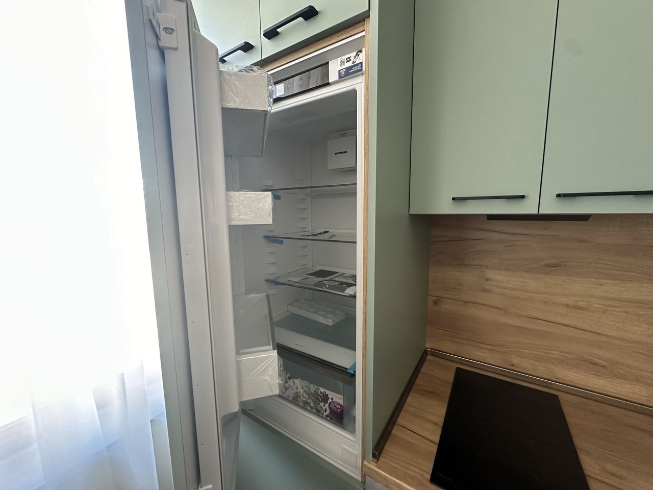 Дава се под наем Двустаен апартамент в Варна, Чайка - 55 кв.м за 612 € - Снимка #3