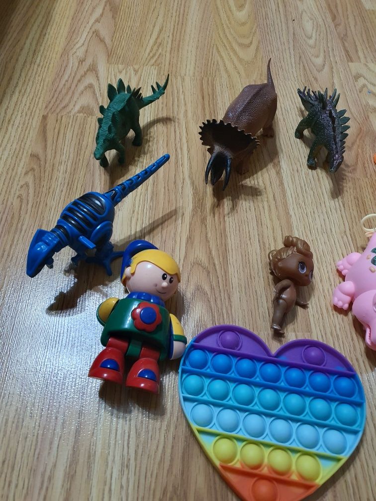Игрушки детские разные динозавры