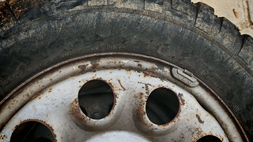 Гуми с джанти за сузуки витара 215/75/15