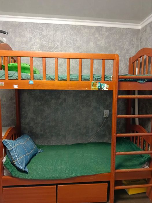 Двухъярусная кровать