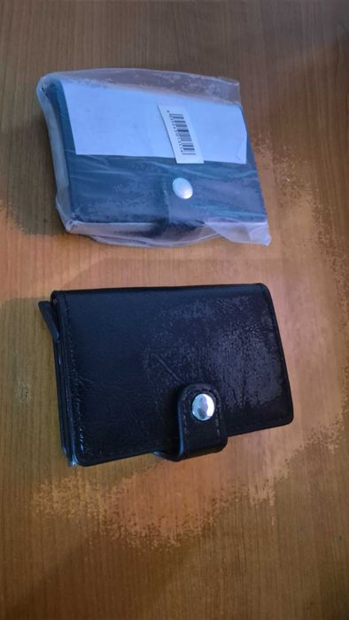 Vand portofel depe elevia