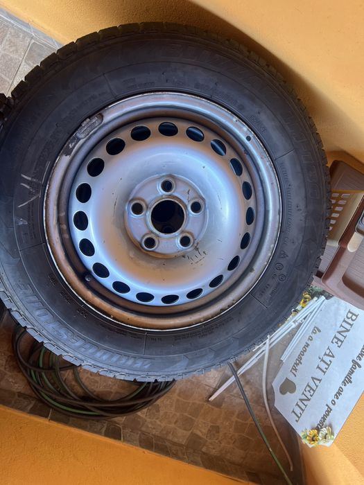 Vand 4 anvelope BRIDGESTONE 215/65. R16
