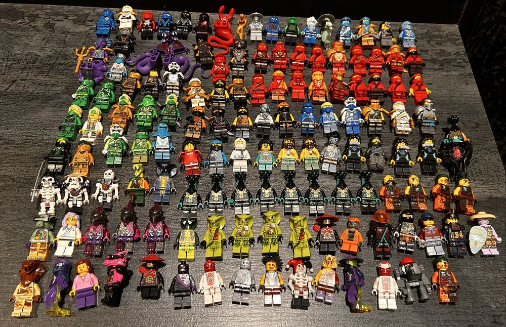 Цены у фигурок разные!