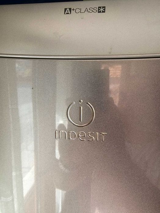 Хладилник с фризер Indesit