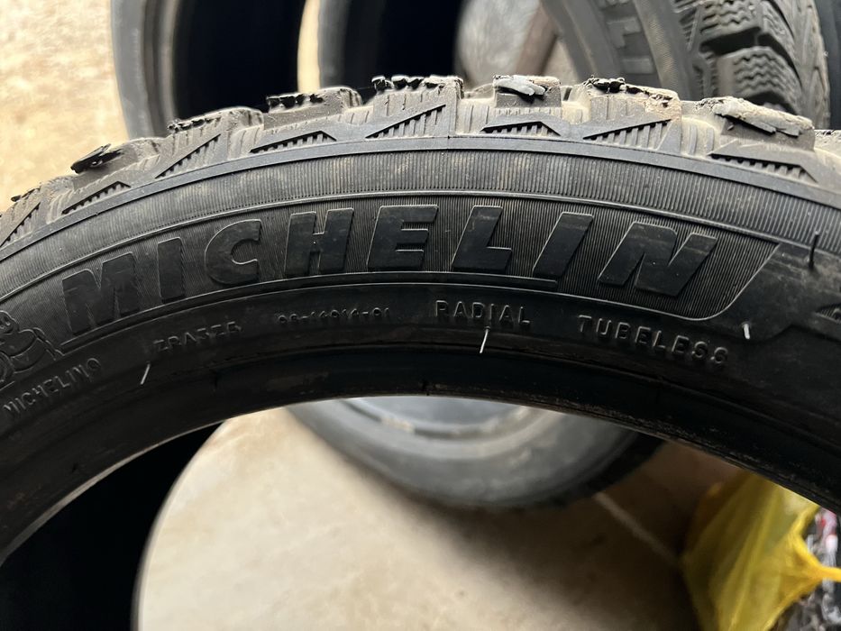 Продам шины 245/45/19