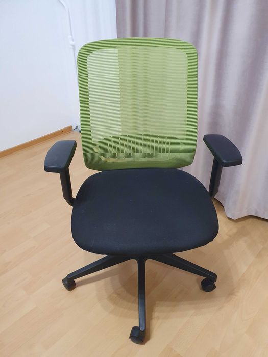 Scaun birou aproape nou