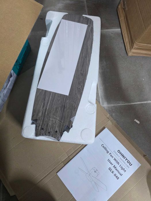 ventilator de tavan cu profil redus de 52” cu lumină, 4 lame, 6 viteze