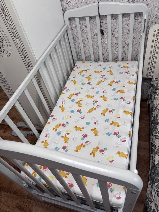 Продам детскую кровать с матрасом