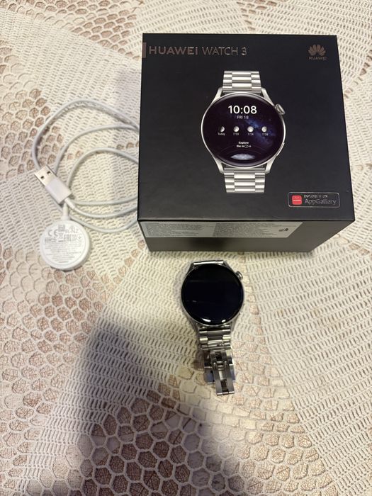 Часовник Huawei Watch 3