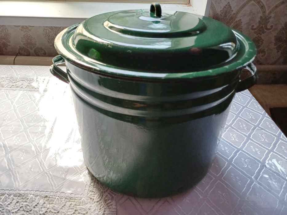 Кастрюля большая советская.