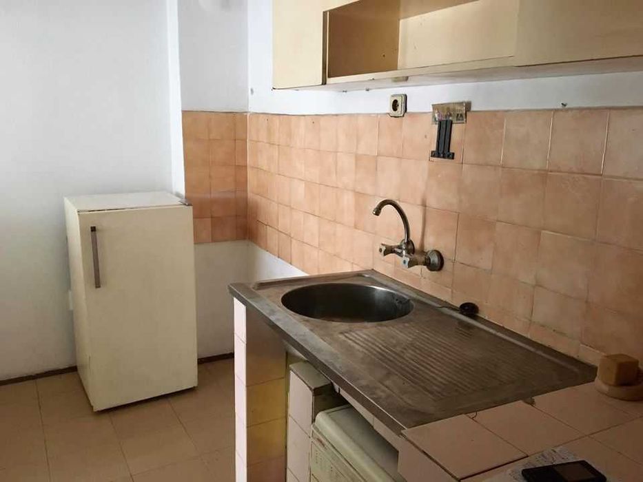 Дава се под наем Тристаен апартамент в Бургас, Възраждане - 107 кв.м за 350 € - Снимка #1