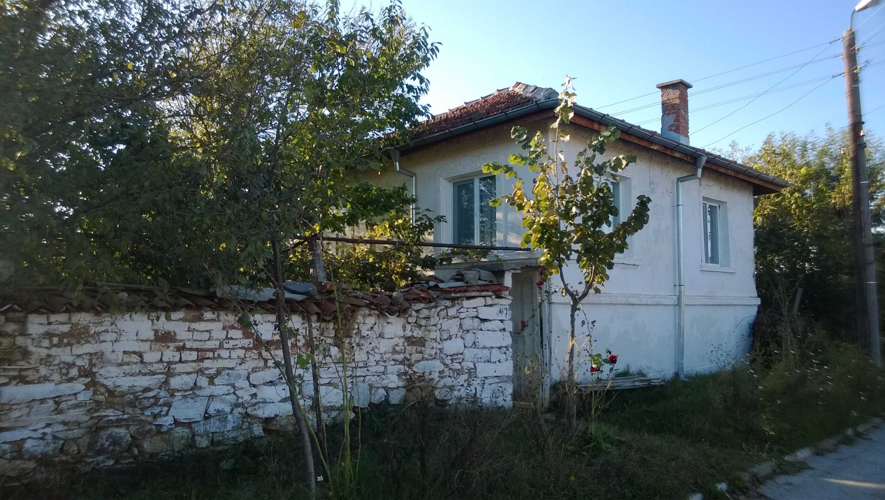 къща в с. Николово с 2,4 декара двор