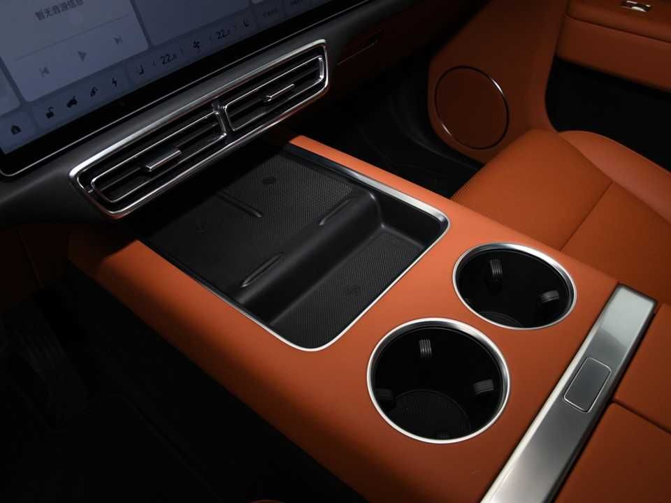 Гибридный автомобиль Li L7 HYBRID