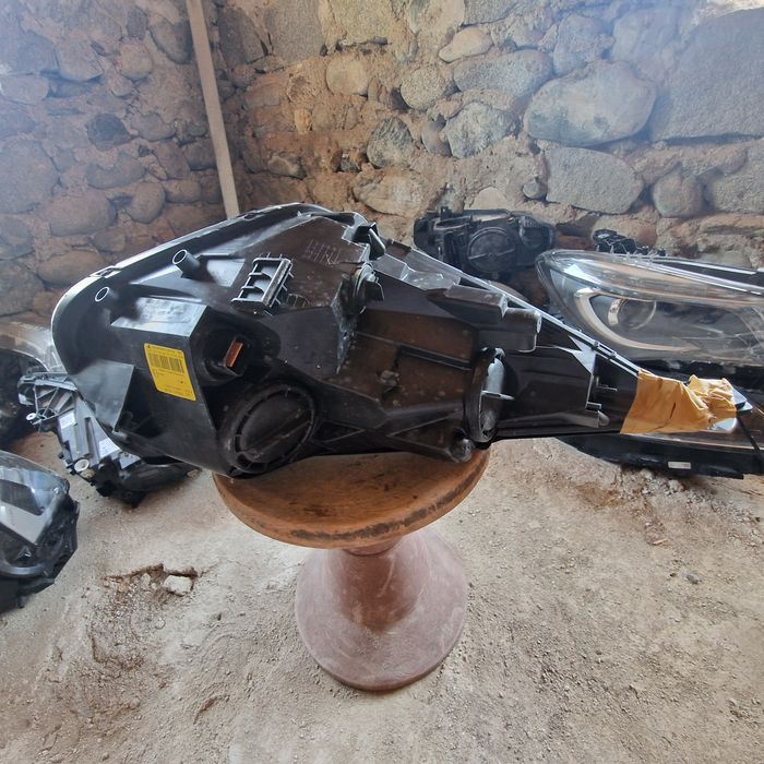 Kia Venga 2019 ляв фар