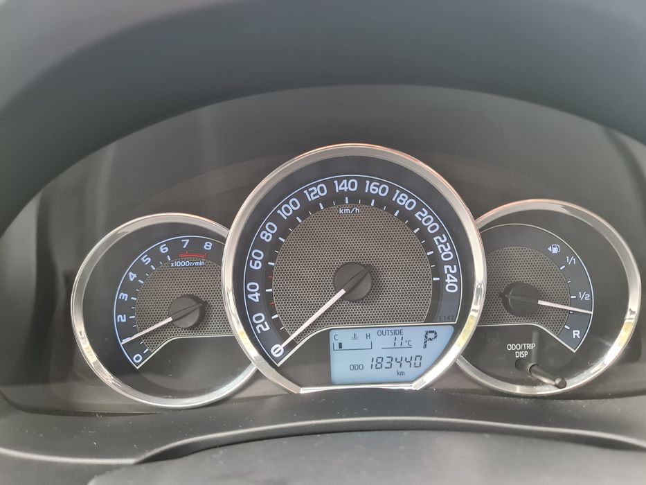 Тойота Корола 1.6 бензин Автомат