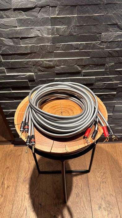 Cablu boxe QED XT40i – 2x4 metri + Conectori QED Airloc