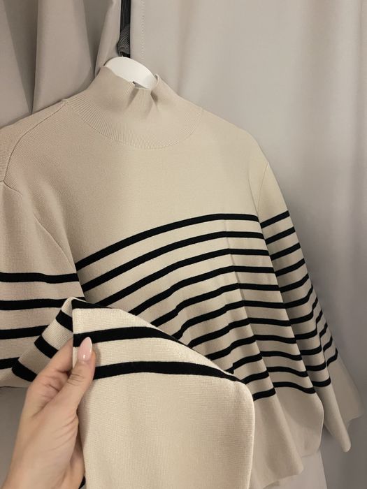 Пуловер на ленти HM