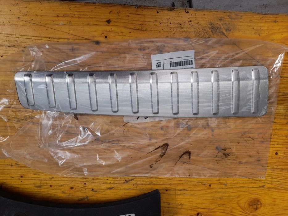 Лайсна багажник таван ново   BMW X3 F25