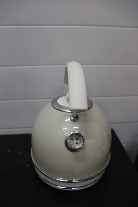 Електрическа кана Ariete 1.7L,неръждаема стомана, 2000W, Бързо кипване