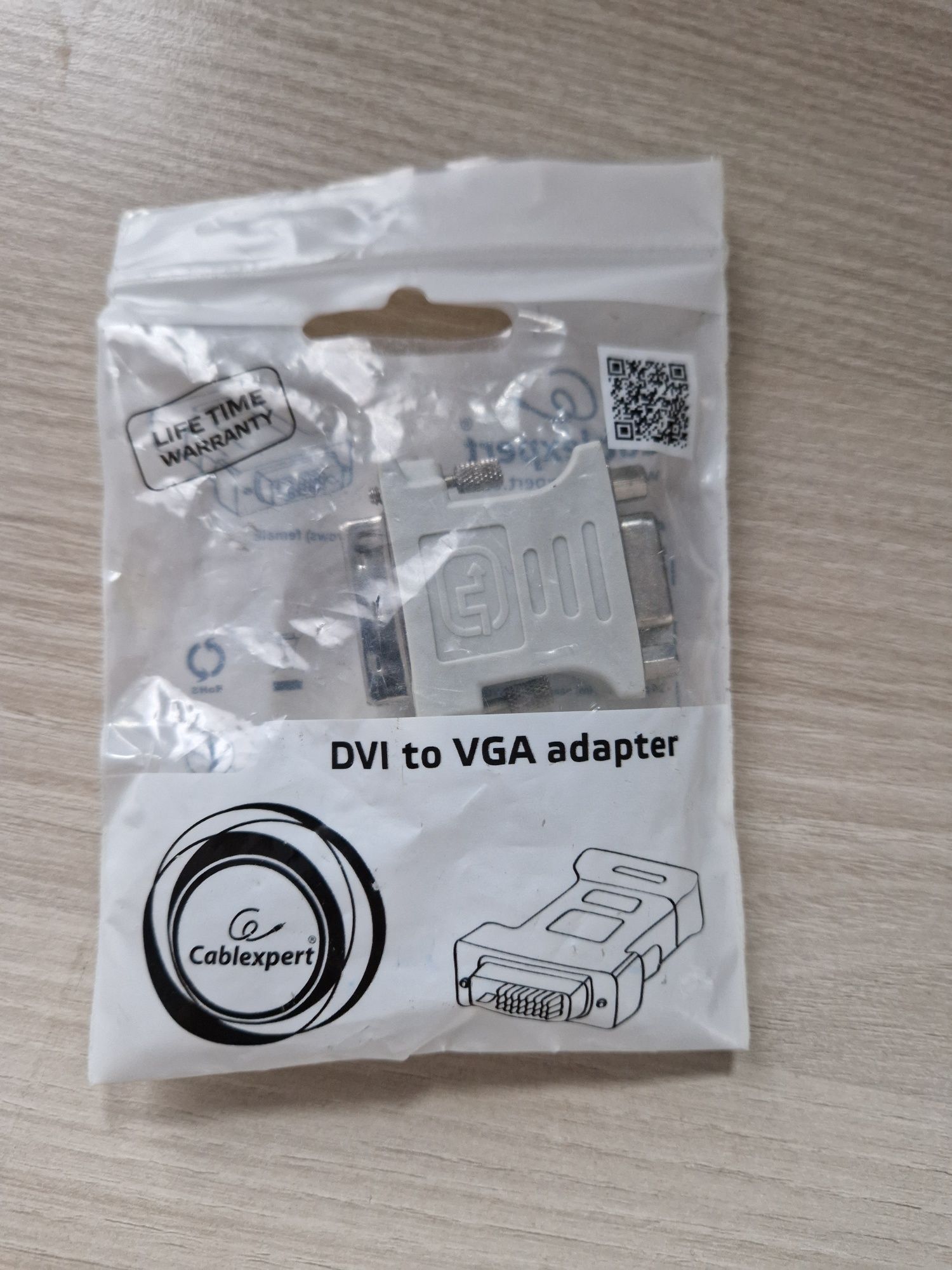 Vand adaptoare DVI la VGA